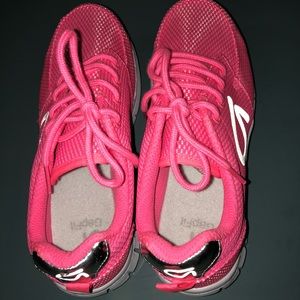 NWOT Never worn girls Great gapfit athletic shoes